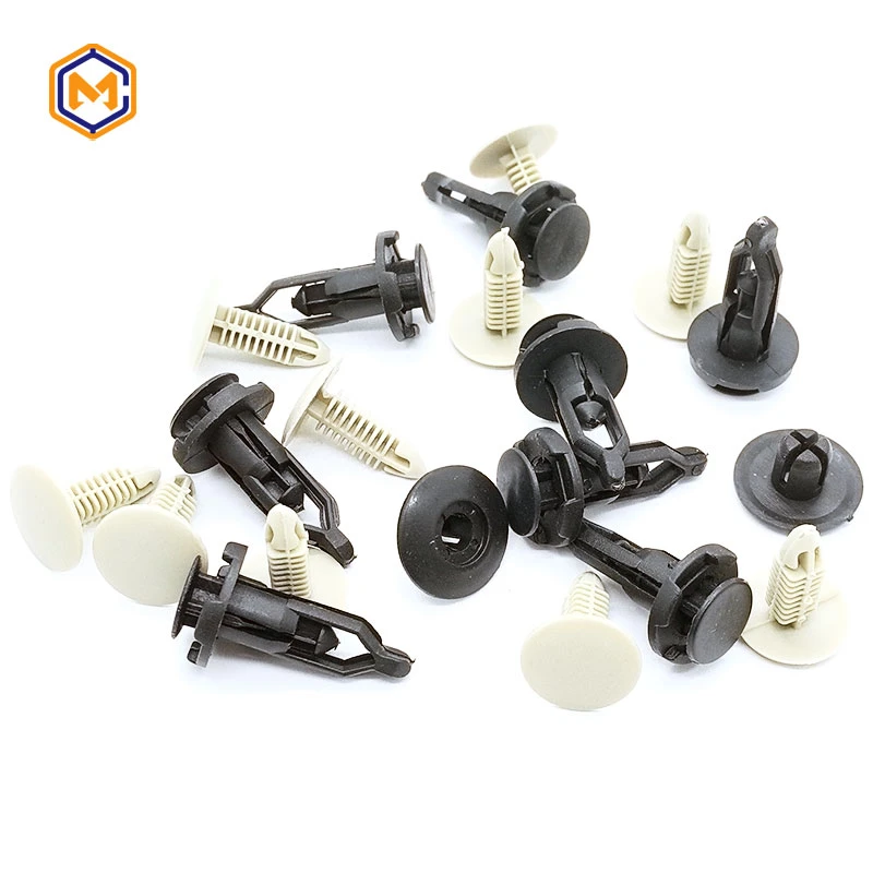 Clip in plastica per auto